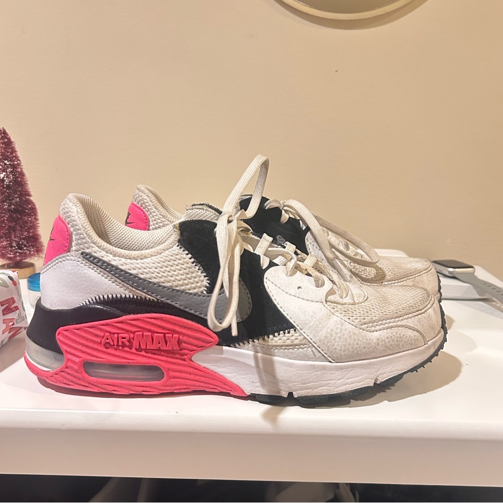 Nike Air Max 90s Size 7 in Women’s